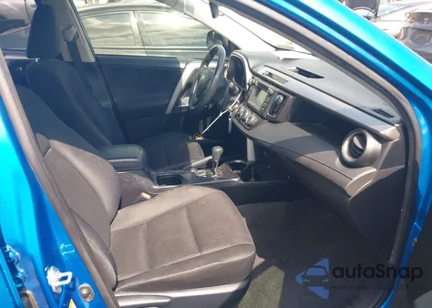 2018 Toyota Rav4 Le z USA, uszkodzony, nr VIN JTMZFREV3JJ731029